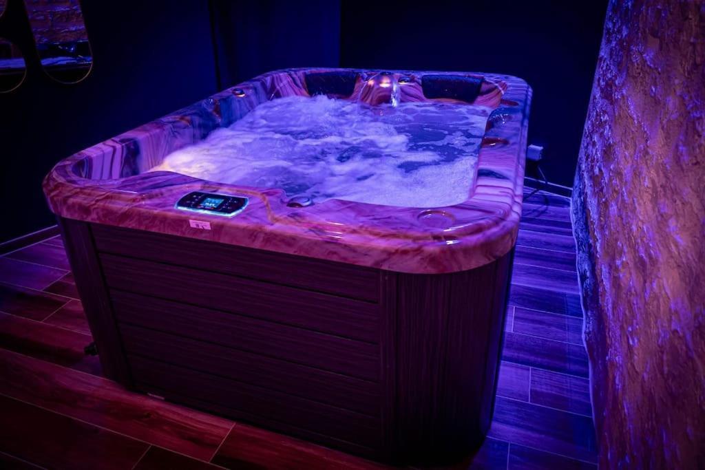 Love Room Spa Privatif Villefranche-sur-Saone Exterior photo